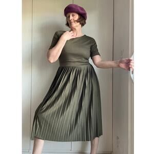 Inherit Emersyn Pleated Midi Dress Olive SZ Medl Midi Pleated NWT Modest Demure